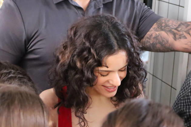 Rosalía, acclaimed by her fans in Seville Rosalía, acclaimed by her fans in Seville outside a restaurant, on May 8, 2026, in Seville Andalusia, Spain SINGER CHARACTER ROSALÍA FANS MAY 8, 2026 Seville Seville Spain  Copyright: xLeandroxWassaulx 7508692