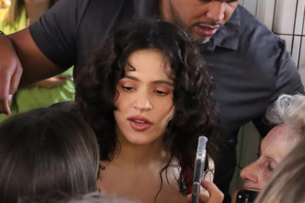 Rosalía, acclaimed by her fans in Seville Rosalía, acclaimed by her fans in Seville outside a restaurant, on May 8, 2026, in Seville Andalusia, Spain SINGER CHARACTER ROSALÍA FANS MAY 8, 2026 Seville Seville Spain  Copyright: xLeandroxWassaulx 7508695