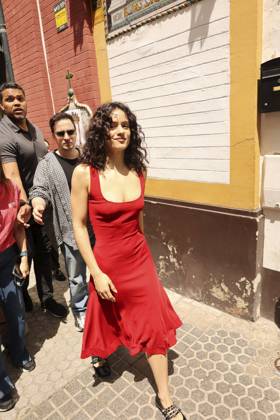 Rosalia with her fans in the streets of Seville, Friday, May 8, 2026 Cordon Press 