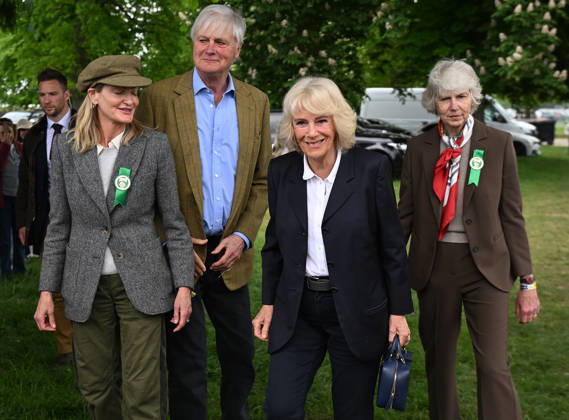 Queen Camilla meets Ebony Horse Club members Her Majesty, Queen Camilla, President of the Ebony Horse Club and Patron of the British Equestrian Federation, will meet members of the Ebony Horse Club as they demonstrate their skills during a short display at Badminton Horse Trials, which has selected Ebony Horse Club as its chosen charity this year. The Queen will also meet Badminton Horse Trials supporter and guests, including riders, past winners and representatives from the British Equestrian Federation. PIC: Duke and Duchess of Beaufort, HRH The Queen and Jane Tuckwell ( Event Director of Mars Badminton Horse Trials.), Credit:Eddie Mulholland PA ROTA - B68 Avalon UK, Badminton  Copyright: xEddiexMulhollandx xPAxROTAx-xB68x xAvalonx 1097354431