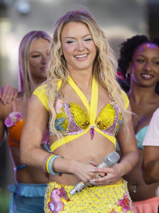 May 8, 2026, New York, New York, USA: ZARA LARSSON performs at the Today Show Citi Concert Series on NBC at Rockefeller Plaza in New York. 8 May 2026 New York USA  - ZUMAa265 20260508_zep_a265_030 Copyright: xEricxAcquayex