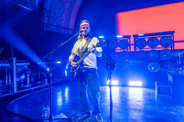Die Band Sportfreunde Stiller mit Peter Brugger, Florian Weber und Rüdiger Linhof während ihres Konzerts im Haus Auensee in Leipzig am 8. Mai 2026. Die Aufnahmen entstanden im Rahmen der aktuellen 30 wunderbaren Jahren-Tournee 2026 der Münchner Indie-Rock-Band. Sportfreunde Stiller 2026