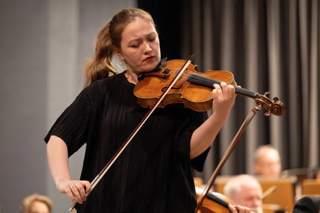08.05.2026, 61. Internationaler Instrumentalwettbewerb Markneukirchen, Sinfoniekonzert zur Eröffnung Carla Usberti (Viola, 1. Preisträgerin Internationaler Instrumentalwettbewerb 2025) Markneukirchen Musikhalle Sachsen Deutschland