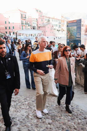 IPA84496954 - Sestri Levante, Avvistamenti di celebritÃ durante il RIFF Riviera International Film Festival. Nella foto: Matthew Modine (Attore statunitense) esce da un ristorante sul lungomare mangiando focaccia genovese, specialitÃ tipica della cucina ligure  Copyright: xAlessandroxBremecx xx 84496954