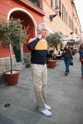 IPA84496962 - Sestri Levante, Avvistamenti di celebritÃ durante il RIFF Riviera International Film Festival. Nella foto: Matthew Modine (Attore statunitense) esce da un ristorante sul lungomare mangiando focaccia genovese, specialitÃ tipica della cucina ligure  Copyright: xAlessandroxBremecx xx 84496962