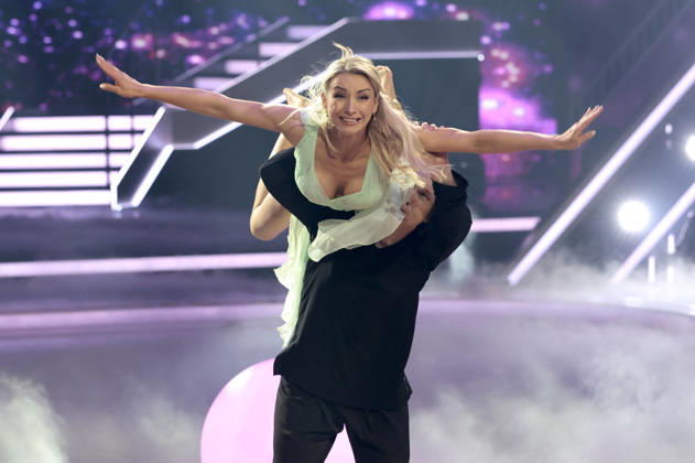 Anna-Carina Woitschack und Evgeny Vinokurov in der neunten Live-Show der 19. Staffel der RTL-Tanzshow Let s Dance im MMC Coloneum. Köln, 08.05.2026