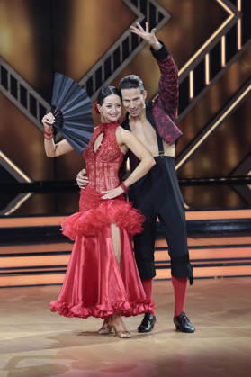 Joel Mattli mit Malika Dzumaev in der neunten Live-Show der 19. Staffel der RTL-Tanzshow Let s Dance im MMC Coloneum. Köln, 08.05.2026