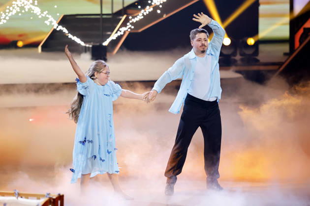 Schlagzeuger Gustav Schäfer (Tokio Hotel) - hier beim Tanz mit seiner Tochter Lotti - ist ausgeschieden bei der neunten Tanzshow der 19. Staffel der RTL-Tanzshow Lets Dance im Coloneum. Köln, 08.05.2026 NRW Deutschland Copyright: xChristophxHardtx
