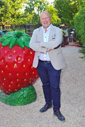 VIP-Event im Erdbeerpark . Peter Zens anläßlich des VIP-Event im Erdbeerpark am 08.05.2026 auf dem Erlebnisbauernhof Gertrudenhof in Hürth. 20260508MWI119994
