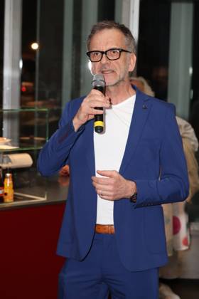Theaterleiter Dieter Powitz bei der Premierenfeier der Komödie 53 Sonntage mit prominenten Gästen in der Komödie Winterhuder Fährhaus, Hamburg 8.5.2026