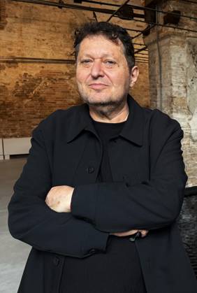 Die 61. Internationale Kunstausstellung Biennale Arte 2026 findet vom 9. Mai bis zum 22. November 2026 in Venedig statt. Das Event findet in Arsenale und in Giardini statt. Foto: Belu-Simion Fainaru, geboren 1959 in Bukarest, ist ein renommierter rumänisch-israelischer Bildhauer, Installationskünstler und Kurator.