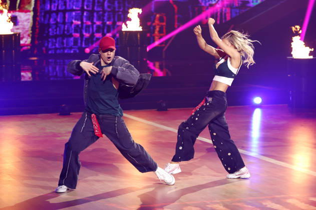 Anna-Carina Woitschack mit Evgeny Vinokurov in der neunten Live-Show der 19. Staffel der RTL-Tanzshow Let s Dance im MMC Coloneum. Köln, 08.05.2026