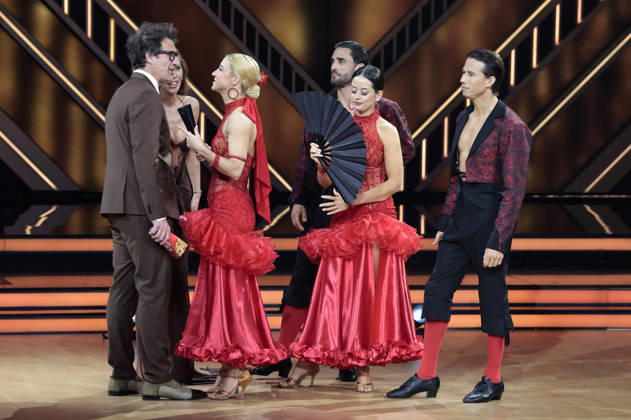 Daniel Hartwich, Victoria Swarovski, Kathrin Menzinger, Jan Kittmann, Malika Dzumaev und Joel Mattli in der neunten Live-Show der 19. Staffel der RTL-Tanzshow Let s Dance im MMC Coloneum. Köln, 08.05.2026