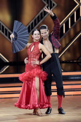 Joel Mattli mit Malika Dzumaev in der neunten Live-Show der 19. Staffel der RTL-Tanzshow Let s Dance im MMC Coloneum. Köln, 08.05.2026
