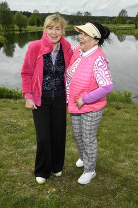 ABB PROMIGOLF - Nana Kuckuck und Prof.Yu Zhang Gastgeberin auf dem gruen beim ersten Charity Promi-AM Golfrunier zu gunstemn von Kinderwohl Berlin und Geka e.V. auf dem Golf und Country Club am Motzener See in Mittenwalde Brandenburg am 09.05.2026 Brandenburg Deutschland