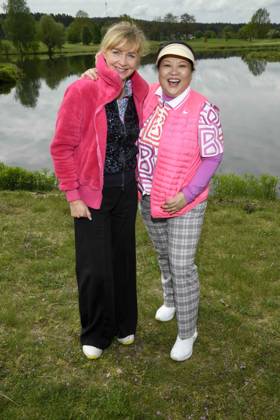 ABB PROMIGOLF - Nana Kuckuck und Prof.Yu Zhang Gastgeberin auf dem gruen beim ersten Charity Promi-AM Golfrunier zu gunstemn von Kinderwohl Berlin und Geka e.V. auf dem Golf und Country Club am Motzener See in Mittenwalde Brandenburg am 09.05.2026 Brandenburg Deutschland