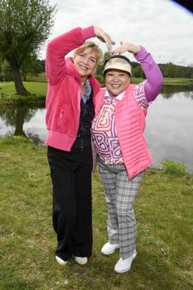 ABB PROMIGOLF - Nana Kuckuck und Prof.Yu Zhang Gastgeberin auf dem gruen beim ersten Charity Promi-AM Golfrunier zu gunstemn von Kinderwohl Berlin und Geka e.V. auf dem Golf und Country Club am Motzener See in Mittenwalde Brandenburg am 09.05.2026 Brandenburg Deutschland