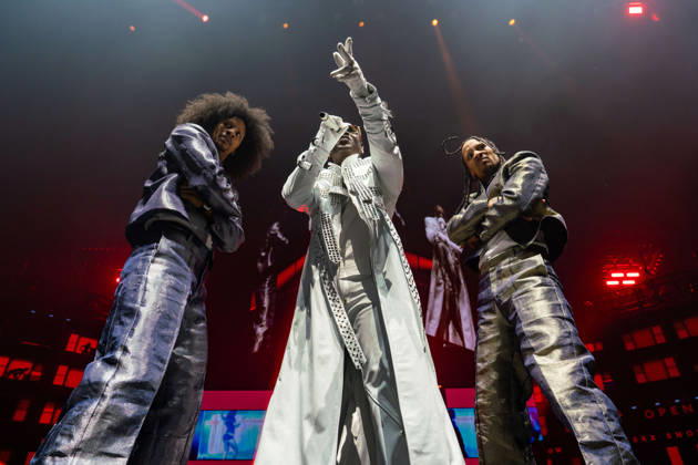 May 8, 2026, London, United Kingdom: Aliaune Damala Bouga Time Puru Nacka Lu Lu Lu Badara Akon Thiam, known as Akon and his dancers seen performing on stage live in concert at O2 Arena in London London United Kingdom - ZUMAs197 20260508_aaa_s197_442 Copyright: xBonniexBritainx