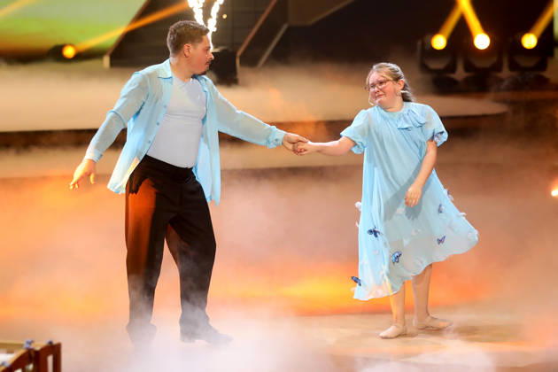 LetÂ s Dance Show 9 in Köln Gustav Schäfer beim Tanz mit seiner Tochter Lotti bei der 9. Tanzshow der 19. Staffel der RTL-Tanzshow LetÂ s Dance im Coloneum Köln NRW Deutschland Copyright: xMatthiasxGränzdörferx