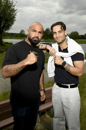 ABB PROMIGOLF - Cyeus und Timur Uelker zu Gast beim ersten Charity Promi-AM Golfrunier zu gunstemn von Kinderwohl Berlin und Geka e.V. auf dem Golf und Country Club am Motzener See in Mittenwalde Brandenburg am 09.05.2026 Brandenburg Deutschland