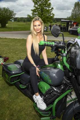 ABB PROMIGOLF - Jenice Saengerin zu Gast beim ersten Charity Promi-AM Golftunier zu gunstemn von Kinderwohl Berlin und Geka e.V. auf dem Golf und Country Club am Motzener See in Mittenwalde Brandenburg am 09.05.2026 Brandenburg Deutschland
