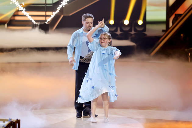 Schlagzeuger Gustav Schäfer (Tokio Hotel) - hier beim Tanz mit seiner Tochter Lotti - ist ausgeschieden bei der neunten Tanzshow der 19. Staffel der RTL-Tanzshow Lets Dance im Coloneum. Köln, 08.05.2026 NRW Deutschland Copyright: xChristophxHardtx