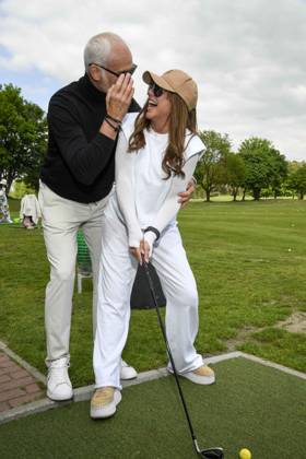ABB PROMIGOLF -Simone Thomalla Freund Rene Merten beim Abschlag , zu Gast beim ersten Charity Promi-AM Golfturnier zu gunstemn von Kinderwohl Berlin und Geka e.V. auf dem Golf und Country Club am Motzener See in Mittenwalde Brandenburg am 09.05.2026 Brandenburg Deutschland