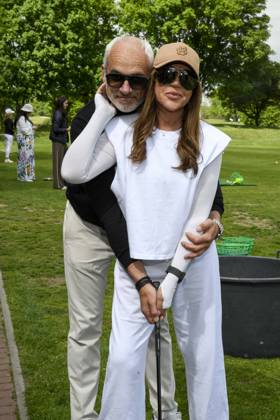 ABB PROMIGOLF -Simone Thomalla Freund Rene Merten beim Abschlag , zu Gast beim ersten Charity Promi-AM Golfturnier zu gunstemn von Kinderwohl Berlin und Geka e.V. auf dem Golf und Country Club am Motzener See in Mittenwalde Brandenburg am 09.05.2026 Brandenburg Deutschland