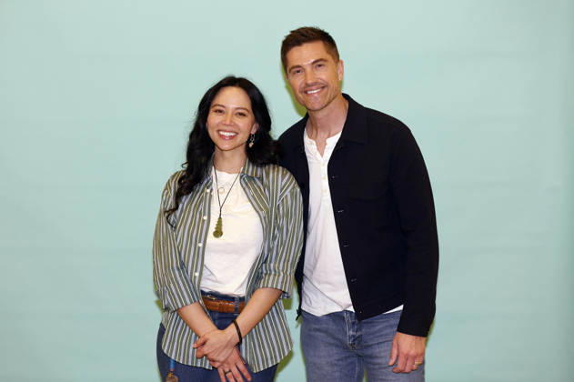 Melissa O Neil und Eric Winter beim The Rookie -Photoshooting auf der Night Sky Undercover Con 2026 im Cosmo Hotel Palace. Mailand, 09.05.2026