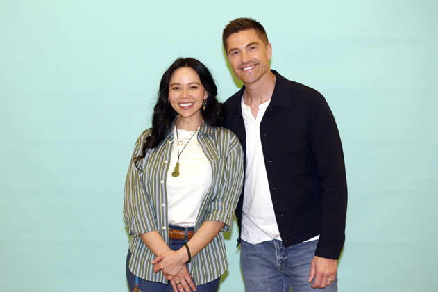 Melissa O Neil und Eric Winter beim The Rookie -Photoshooting auf der Night Sky Undercover Con 2026 im Cosmo Hotel Palace. Mailand, 09.05.2026
