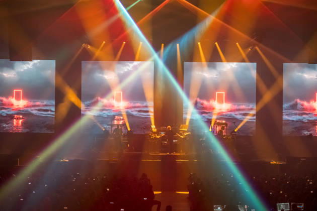 Christopher von Deylen alias Schiller während des Auftaktkonzerts der EUPHORIA In Surround Sound Die Arena Tour 2026 am 9. Mai 2026 in der QUARTERBACK Immobilien ARENA in Leipzig. Die aktuelle Tournee präsentiert das neue Album Euphoria mit immersiver Licht- und Surround-Show. Schiller 2026
