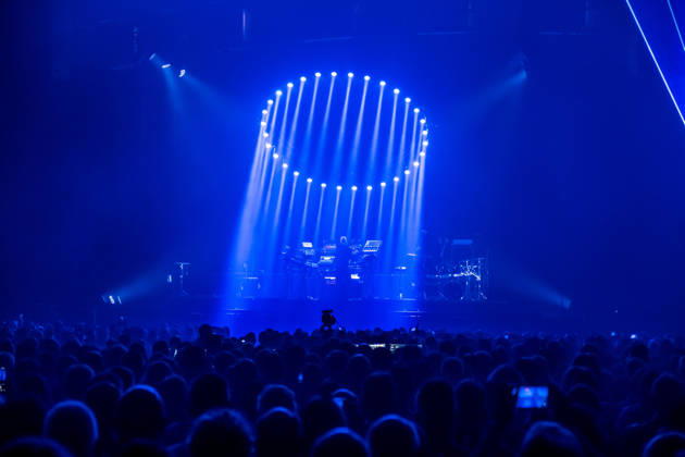 Christopher von Deylen alias Schiller während des Auftaktkonzerts der EUPHORIA In Surround Sound Die Arena Tour 2026 am 9. Mai 2026 in der QUARTERBACK Immobilien ARENA in Leipzig. Die aktuelle Tournee präsentiert das neue Album Euphoria mit immersiver Licht- und Surround-Show. Schiller 2026