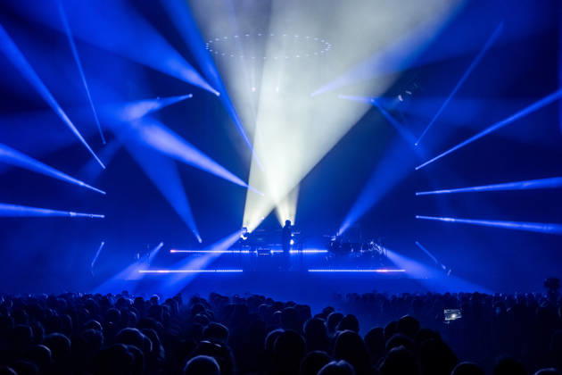 Christopher von Deylen alias Schiller während des Auftaktkonzerts der EUPHORIA In Surround Sound Die Arena Tour 2026 am 9. Mai 2026 in der QUARTERBACK Immobilien ARENA in Leipzig. Die aktuelle Tournee präsentiert das neue Album Euphoria mit immersiver Licht- und Surround-Show. Schiller 2026