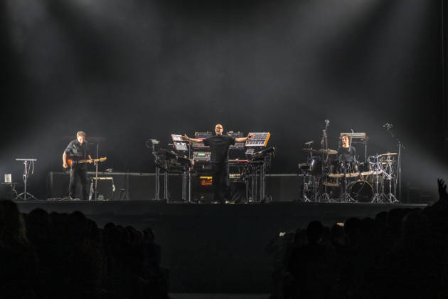 Christopher von Deylen alias Schiller während des Auftaktkonzerts der EUPHORIA In Surround Sound Die Arena Tour 2026 am 9. Mai 2026 in der QUARTERBACK Immobilien ARENA in Leipzig. Die aktuelle Tournee präsentiert das neue Album Euphoria mit immersiver Licht- und Surround-Show. Schiller 2026
