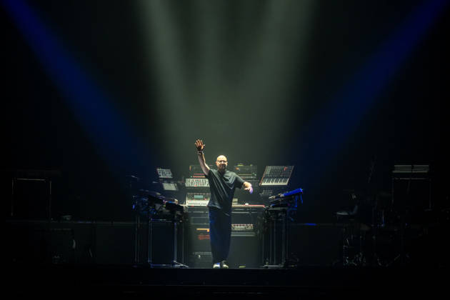 Christopher von Deylen alias Schiller während des Auftaktkonzerts der EUPHORIA In Surround Sound Die Arena Tour 2026 am 9. Mai 2026 in der QUARTERBACK Immobilien ARENA in Leipzig. Die aktuelle Tournee präsentiert das neue Album Euphoria mit immersiver Licht- und Surround-Show. Schiller 2026