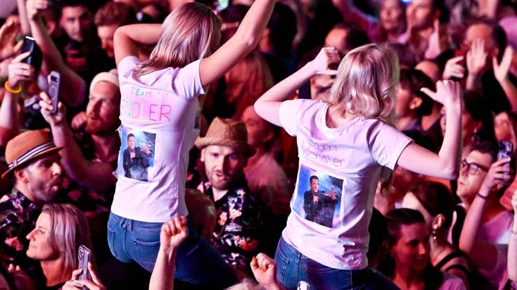 Sänger Michael Wendler gastiert in der Turbinenhalle ** NUR FÜR REDAKTIONELLE ZWECKE ** EDITORIAL USE ONLY **<p>Fans feiern ihren Star Sänger Michael Wendler am Samstag, 09.05.2026 in der Turbinenhalle in Oberhausen. Deutschland NRW Oberhausen Copyright: MichaelxKorte