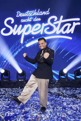 Kandidat Menowin Fröhlich gewinnt das Finale der 22. Staffel der deutschen Gesangs-Castingshow Deutschland sucht den Superstar (DSDS) in den MMC-Studios. Köln, 09.05.2026 NRW Deutschland Copyright: xChristophxHardtx