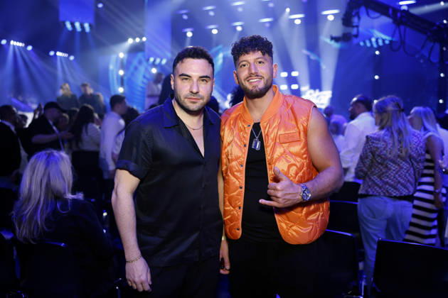 Schauspieler Lars Steinhöfel (Easy Winter in Unter Uns) und Sänger Momo Chahine im Finale der 22. Staffel der deutschen Gesangs-Castingshow Deutschland sucht den Superstar (DSDS) in den MMC-Studios. Köln, 09.05.2026 NRW Deutschland Copyright: xChristophxHardtx