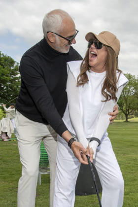 ABB PROMIGOLF- Simone Thomalla Freund Rene Merten beim Abschlag , zu Gast beim ersten Charity Promi-AM Golfturnier zu gunstemn von Kinderwohl Berlin und Geka e.V. auf dem Golf und Country Club am Motzener See in Mittenwalde Brandenburg am 09.05.2026 Brandenburg Deutschland