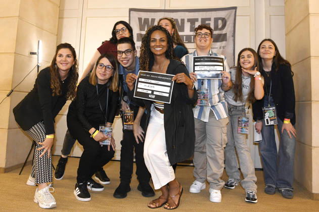 Mekia Cox mit Fans auf der Night Sky Undercover Con 2026 im Cosmo Hotel Palace. Mailand, 09.05.2026