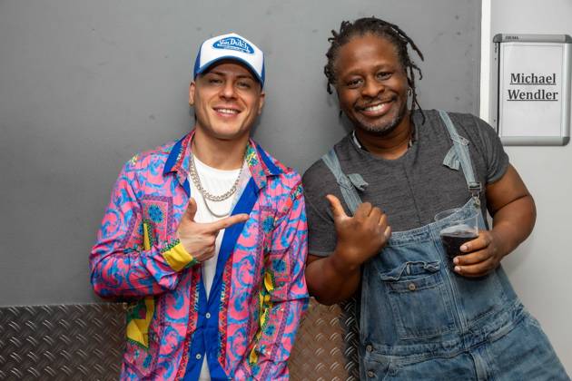 ABB WENDLER- Ademola Oluwatosin Adetumbo Adebisi rechts mit Begleitung beim Konzert Michael Wendler Live 2026 Turbinenhalle 1 am 09.05.2026 in Oberhausen NRW Deutschland