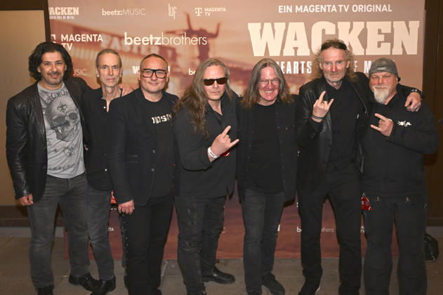 Jennifer Haben und Doro Pesch mit der Band Skyline bei der Premiere des Magenta TV-Dokumentarfilms Wacken - Hearts Full of Metal auf dem DOK.fest München 2026 im Deutschen Theater. München, 09.05.2026