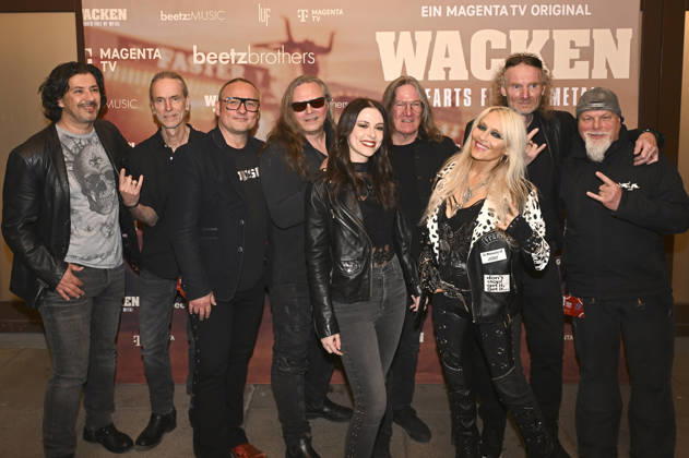 Jennifer Haben und Doro Pesch mit der Band Skyline bei der Premiere des Magenta TV-Dokumentarfilms Wacken - Hearts Full of Metal auf dem DOK.fest München 2026 im Deutschen Theater. München, 09.05.2026