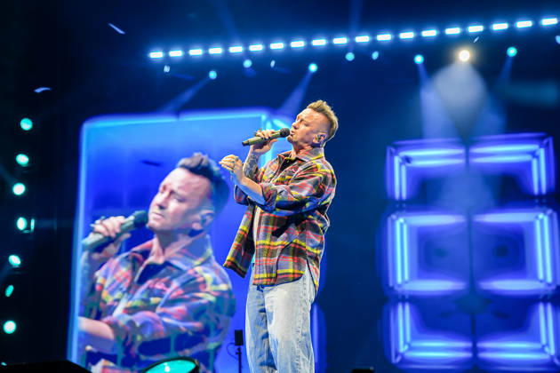 Sänger Ben Zucker performt auf der Bühne bei der Schlagernacht des Jahres in der Kölner LANXESS arena. Köln, 09.05.2026 NRW DE