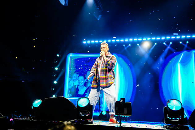 Ben Zucker performt auf der Bühne bei der Schlagernacht des Jahres vor 9.000 Fans in der LANXESS arena in Köln. 09.05.2026 NRW DE