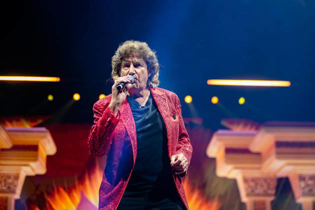 RECORD DATE NOT STATED Ein Sänger performt auf der Bühne der Schlagernacht des Jahres in der LANXESS arena Köln, Lanxess Arena NRW DE