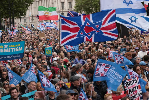 News Bilder des Tages . 10 05 2026. London, United Kingdom. Anti Semitism Rally Whitehall. Anti Semitism Rally outside Downing Street on Whitehall  xMartynxWheatleyx xi-Imagesx IIM-26762-0034