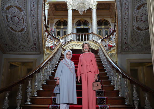 Turkish First Lady hosts Belgian Queen at Dolmabahce Palace ISTANBUL, TURKIYE - MAY 10: (----EDITORIAL USE ONLY - MANDATORY CREDIT - TURKISH PRESIDENCY MUSTAFA KAMACI HANDOUT - NO MARKETING NO ADVERTISING CAMPAIGNS - DISTRIBUTED AS A SERVICE TO CLIENTS----) Turkish First Lady Emine Erdogan (L) welcomes Queen Queen Mathilde (R) at Dolmabahce Palace in Istanbul, Turkiye, on May 10, 2026. Tur Presidency Mustafa Kamaci Handout Anadolu Istanbul Turkey. Editorial use only. Please get in touch for any other usage.  Copyright: x2026xAnadoluxTurxPresidencyx xMustafaxKamacix xHandoutx