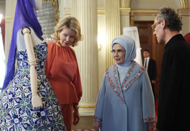 Turkish First Lady hosts Belgian Queen at Dolmabahce Palace ISTANBUL, TURKIYE - MAY 10: (----EDITORIAL USE ONLY - MANDATORY CREDIT - TURKISH PRESIDENCY MUSTAFA KAMACI HANDOUT - NO MARKETING NO ADVERTISING CAMPAIGNS - DISTRIBUTED AS A SERVICE TO CLIENTS----) Turkish First Lady Emine Erdogan (C) welcomes Queen Queen Mathilde (L) at Dolmabahce Palace in Istanbul, Turkiye, on May 10, 2026. Tur Presidency Mustafa Kamaci Handout Anadolu Istanbul Turkey. Editorial use only. Please get in touch for any other usage.  Copyright: x2026xAnadoluxTurxPresidencyx xMustafaxKamacix xHandoutx