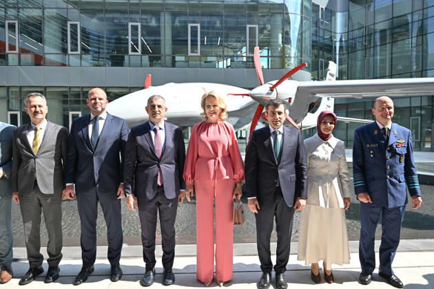 Belgian Queen Mathilde in Istanbul ISTANBUL, TURKIYE - MAY 10: Belgian Queen Mathilde (C) is welcomed by Baykar Board Chairman, Selcuk Bayraktar (3rd R) at the Ozdemir Bayraktar National Technology Center as part of an Economic Mission in Istanbul, Turkiye, on May 10, 2026. Elif Ozturk Anadolu Istanbul Turkey. Editorial use only. Please get in touch for any other usage.  Copyright: x2026xAnadoluxElifxOzturkx